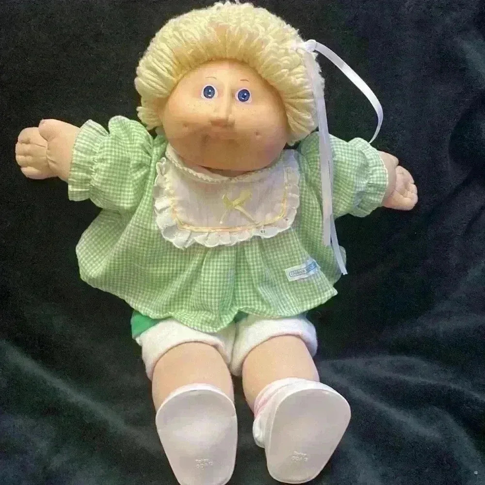 Vintage 1986 Cabbage Patch Kids Doll
Yellow Hair Blue Eyes Dimples and freckles